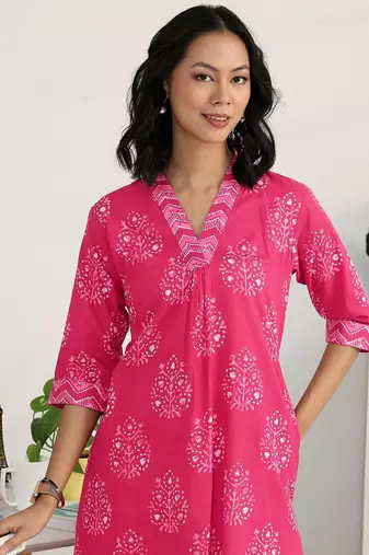 women ethnic motifs printed pleated kurta with trousers