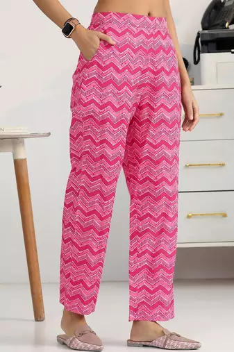 women ethnic motifs printed pleated kurta with trousers