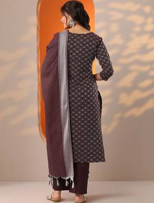women ethnic motifs printed regular kurta with trousers & with dupatta 4