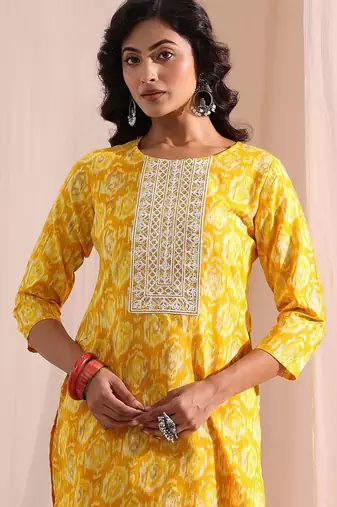 women ethnic motifs printed regular kurta with trousers & with dupatta