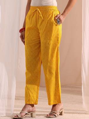 women ethnic motifs printed regular kurta with trousers & with dupatta 4