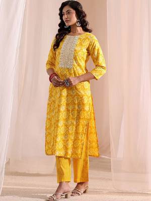 women ethnic motifs printed regular kurta with trousers & with dupatta 7