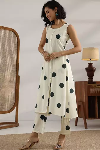 women printed regular kurta with trousers
