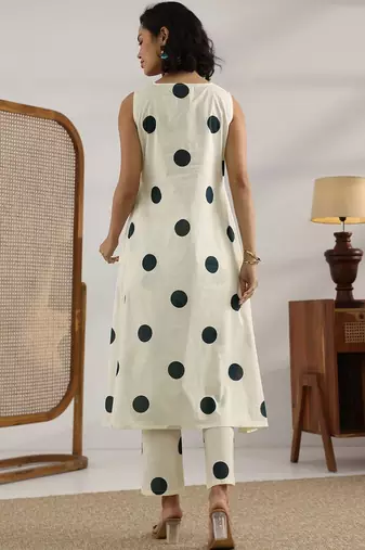 women printed regular kurta with trousers