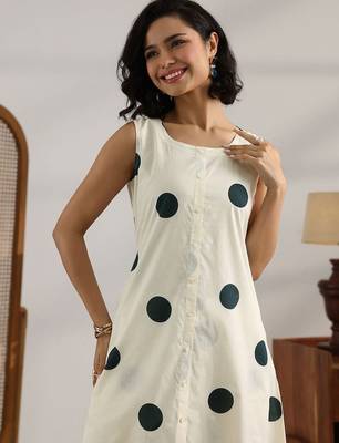 women printed regular kurta with trousers 6
