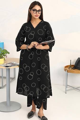 women printed regular kurta with trousers
