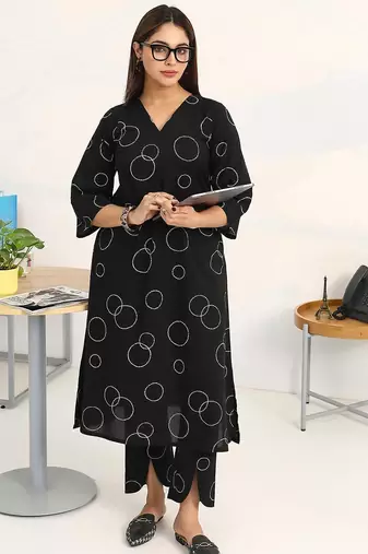 women printed regular kurta with trousers