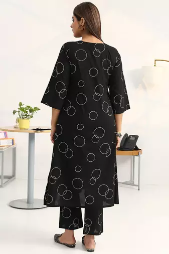 women printed regular kurta with trousers