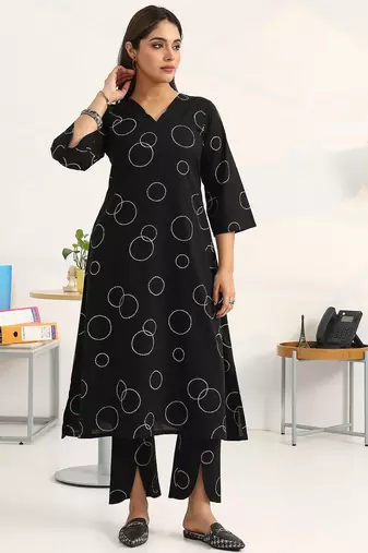 women printed regular kurta with trousers