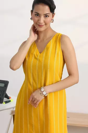 women striped regular kurta with palazzos