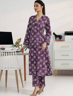 women ethnic motifs printed regular kurta with trousers 2