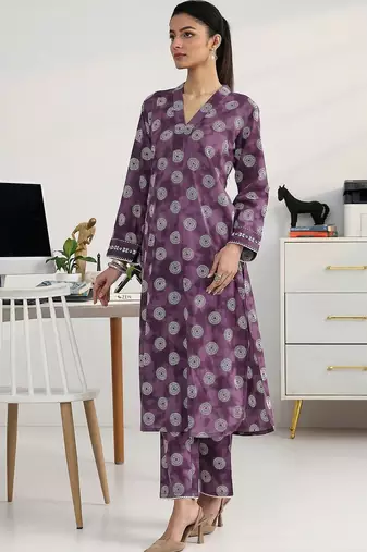 women ethnic motifs printed regular kurta with trousers