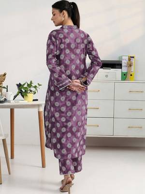 women ethnic motifs printed regular kurta with trousers 3