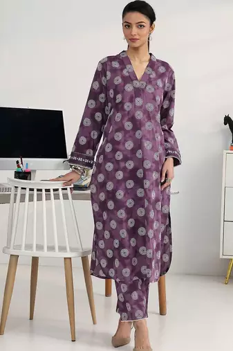 women ethnic motifs printed regular kurta with trousers