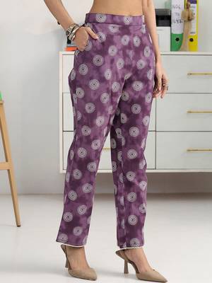 women ethnic motifs printed regular kurta with trousers 7