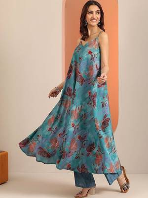 women floral printed regular kurta with trousers 3