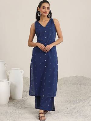 women ethnic motifs printed regular kurta with palazzos 4