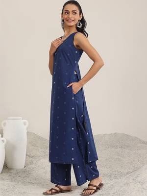 women ethnic motifs printed regular kurta with palazzos 5