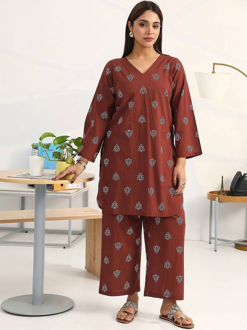 women ethnic motifs printed regular cotton blend kurta with palazzos