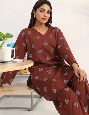 women ethnic motifs printed regular cotton blend kurta with palazzos 6