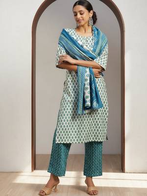 women ethnic motifs printed regular kurta with trousers & with dupatta 1