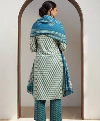 women ethnic motifs printed regular kurta with trousers & with dupatta 2