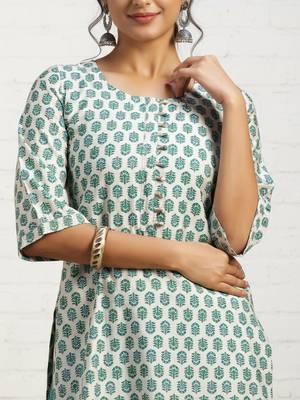 women ethnic motifs printed regular kurta with trousers & with dupatta 4