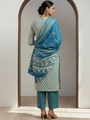 women ethnic motifs printed regular kurta with trousers & with dupatta 5