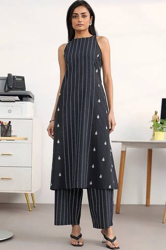 women printed regular kurta with palazzos