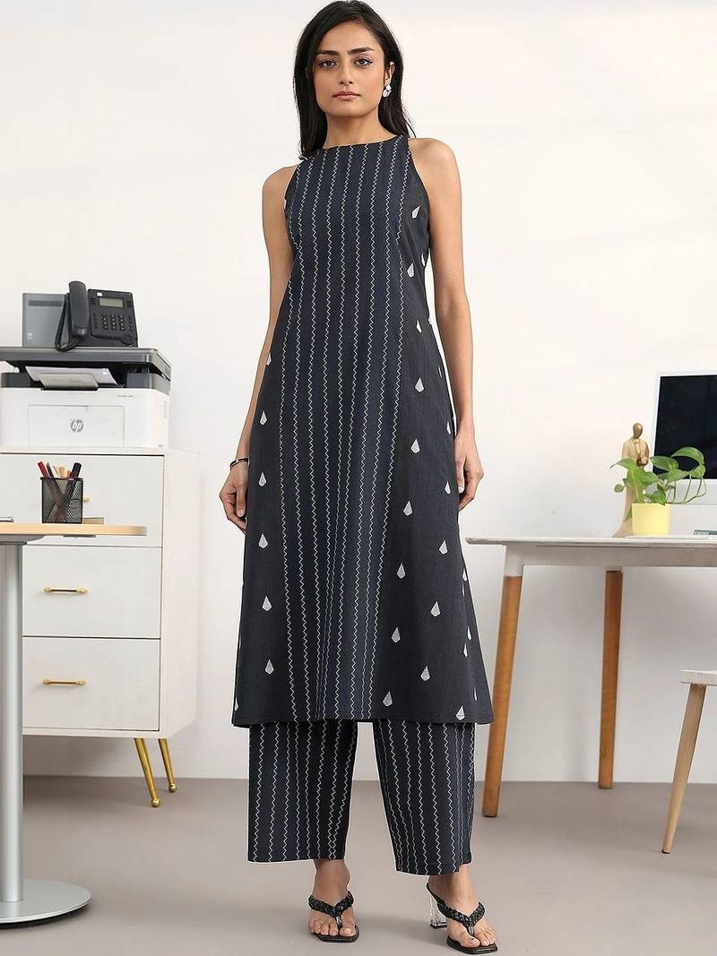 women printed regular kurta with palazzos