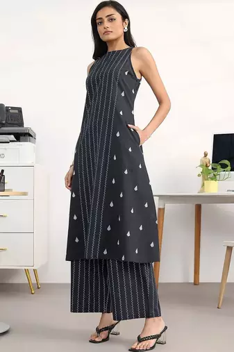 women printed regular kurta with palazzos