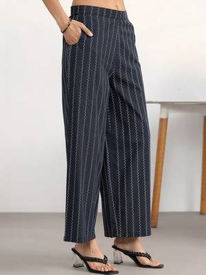 women printed regular kurta with palazzos 4