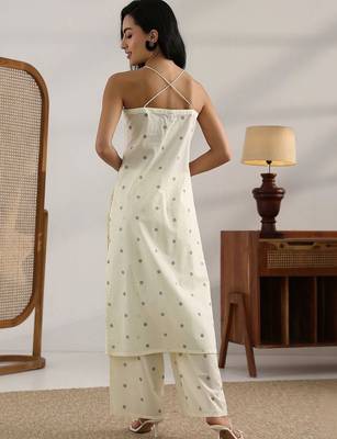 women ethnic motifs printed regular kurta with palazzos 4