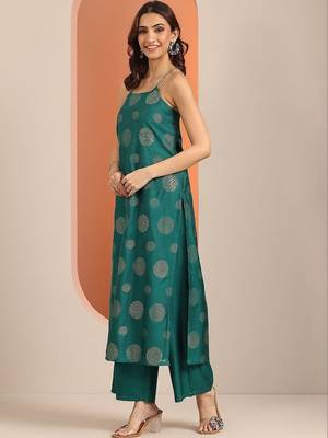 women printed regular kurta with palazzos 6