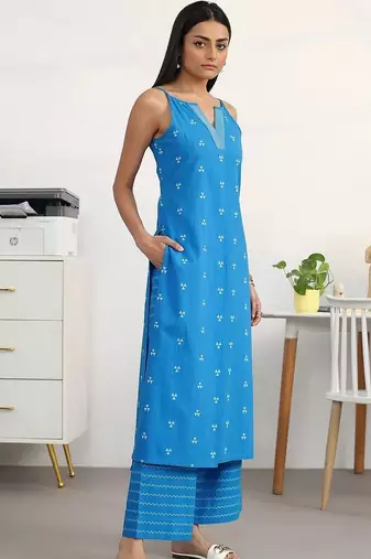 women printed regular kurta with palazzos