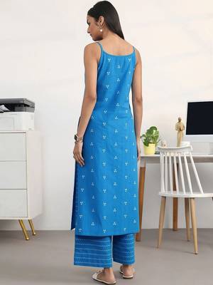 women printed regular kurta with palazzos 3