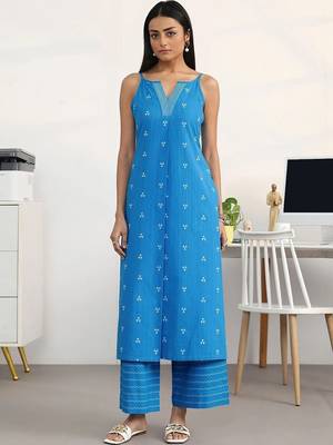 women printed regular kurta with palazzos 4