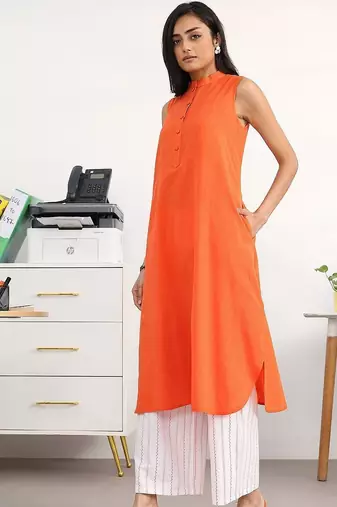 women regular kurta with trousers
