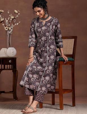 women floral printed regular kurta with trousers 5