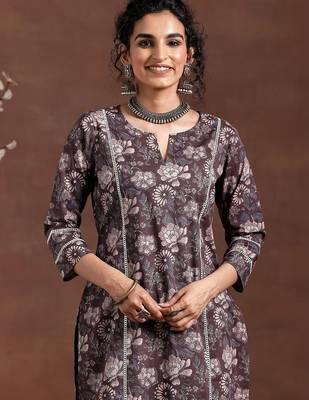 women floral printed regular kurta with trousers 6