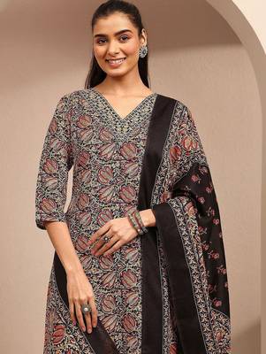 women ethnic motifs printed regular kurta with trousers & with dupatta 4