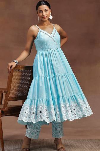 women ethnic motifs embroidered tiered thread work kurta with trousers