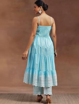 women ethnic motifs embroidered tiered thread work kurta with trousers 2