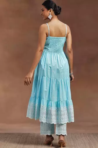 women ethnic motifs embroidered tiered thread work kurta with trousers
