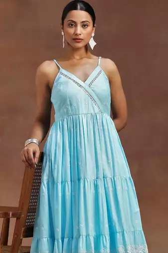 women ethnic motifs embroidered tiered thread work kurta with trousers
