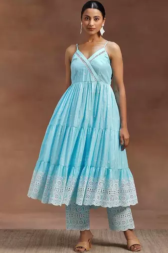 women ethnic motifs embroidered tiered thread work kurta with trousers