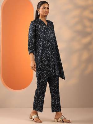 bandhani printed pleated v-neck a-line kurta with trouser & potli 4