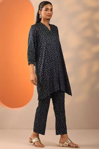 bandhani printed pleated v-neck a-line kurta with trouser & potli
