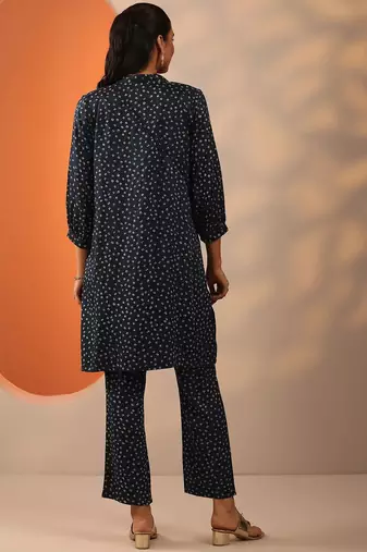 bandhani printed pleated v-neck a-line kurta with trouser & potli