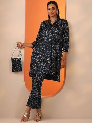 bandhani printed pleated v-neck a-line kurta with trouser & potli 6